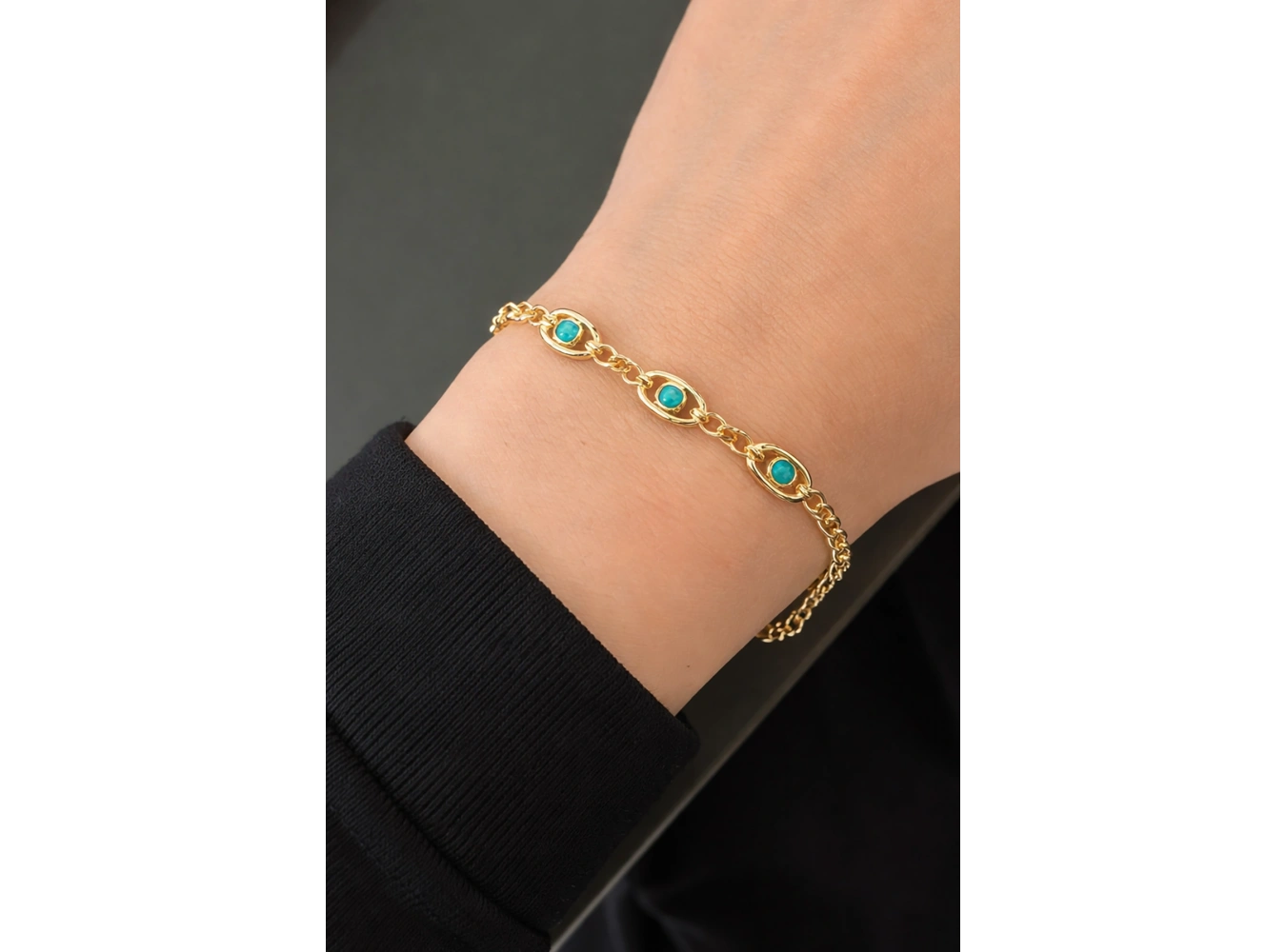 Altın Renk Taş Detaylı Bileklik