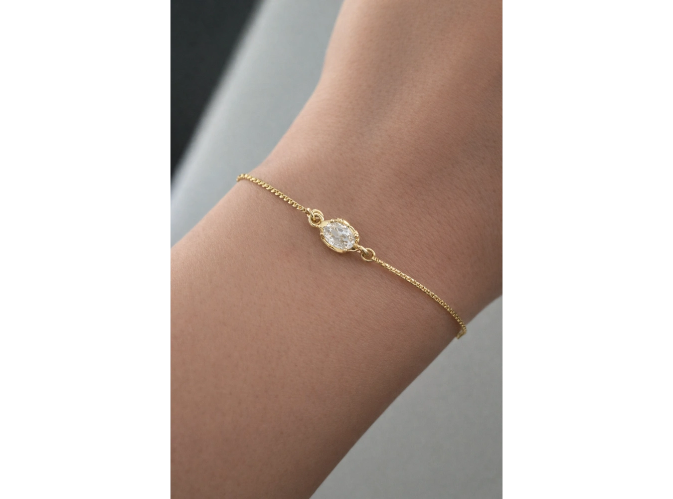 Altın Renk Taş Detaylı Bileklik