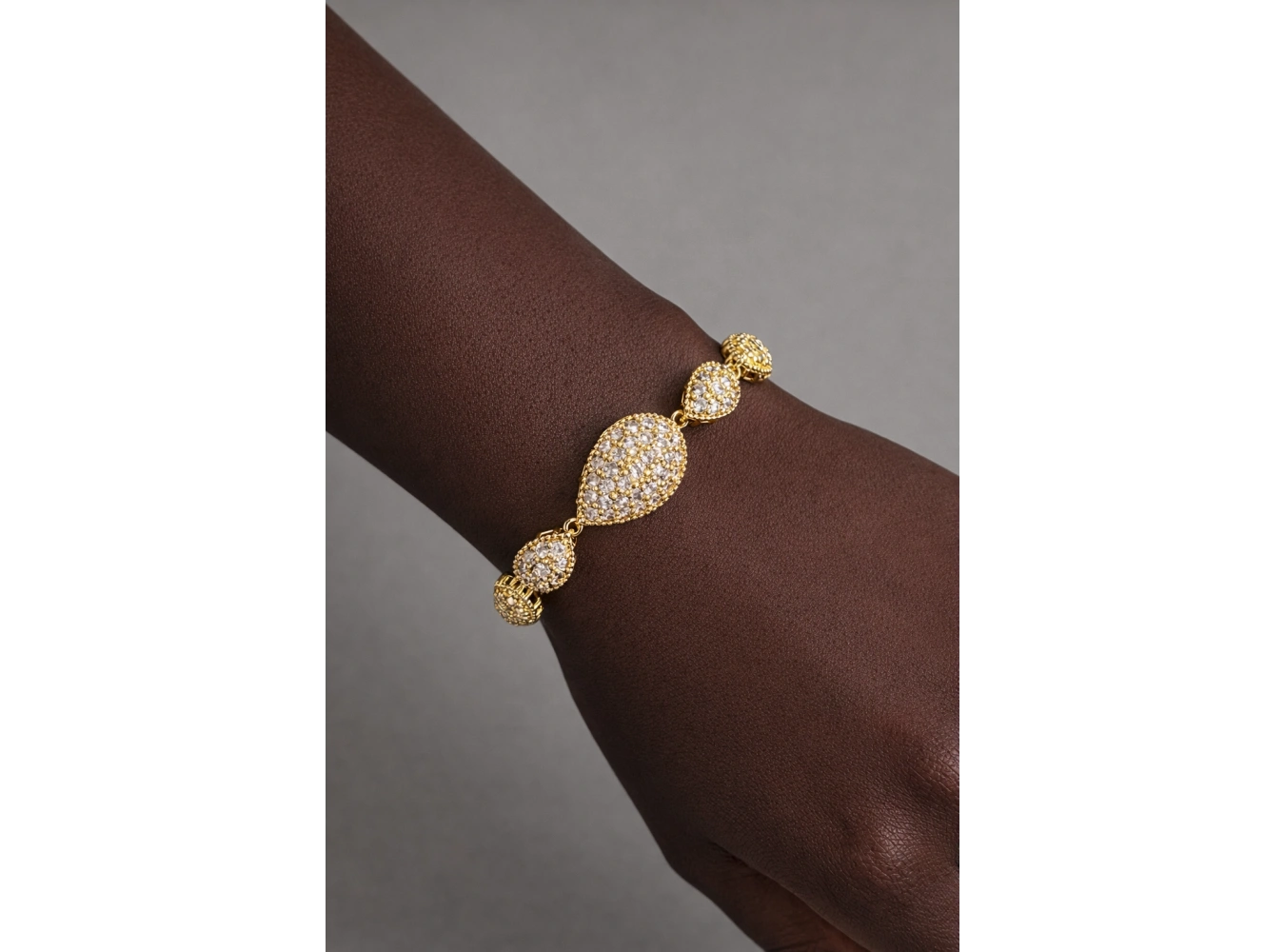 Altın Renk Taş Detaylı Bileklik