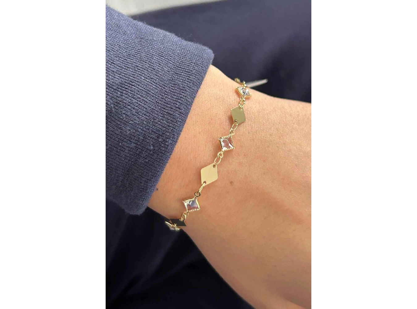 Altın Renk Taş Detaylı Bileklik