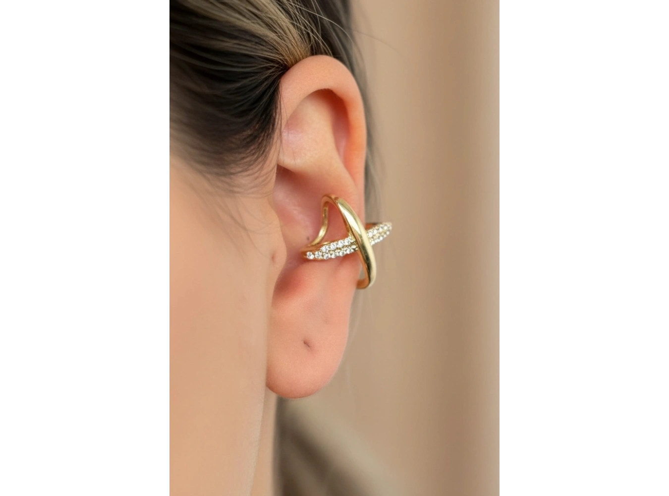 Altın Renk Taş Detaylı Çarpı Figürlü 14K Altın Kaplama TX Ear Cuff (Tek)