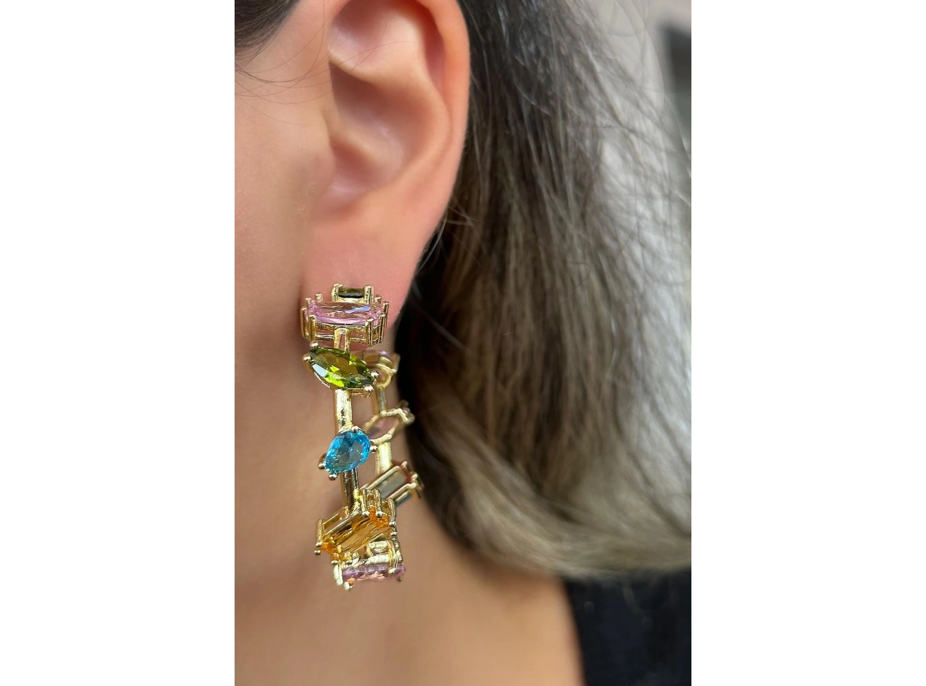 Altın Renk Taş Detaylı Çelik Halka Küpe (Çift)