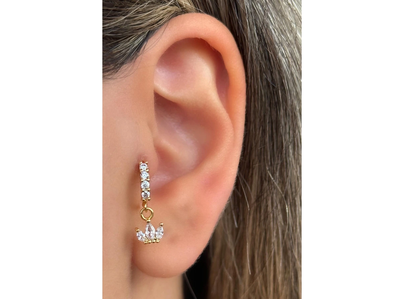 Altın Renk Taş Detaylı Çelik Halka Tragus/Kıkırdak Küpe/Piercing (Tek)