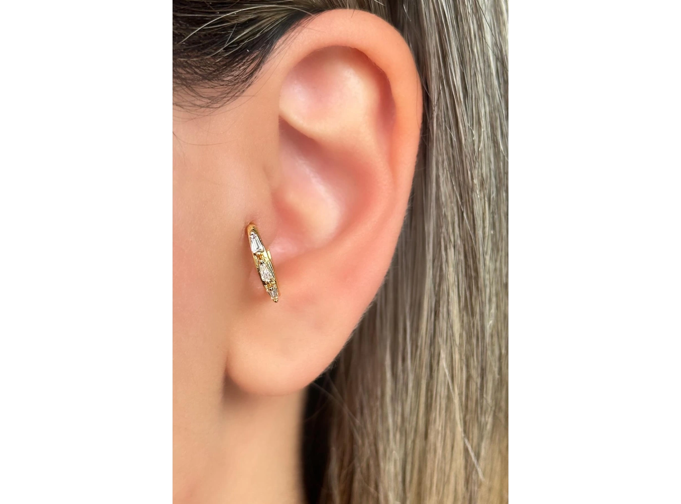 Altın Renk Taş Detaylı Çelik Halka Tragus/Kıkırdak Küpe/Piercing (Tek)