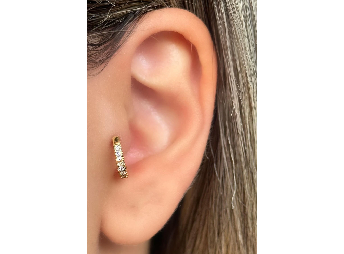 Altın Renk Taş Detaylı Çelik Halka Tragus/Kıkırdak Küpe/Piercing (Tek)