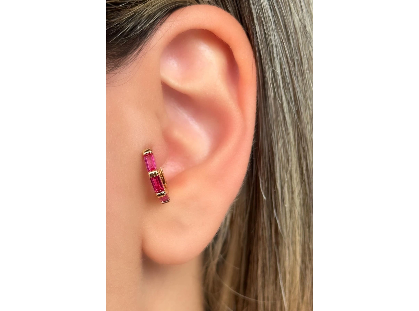 Altın Renk Taş Detaylı Çelik Halka Tragus/Kıkırdak Küpe/Piercing (Tek)