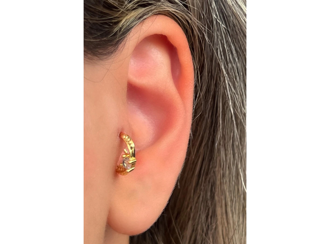 Altın Renk Taş Detaylı Çelik Halka Tragus/Kıkırdak Küpe/Piercing (Tek)