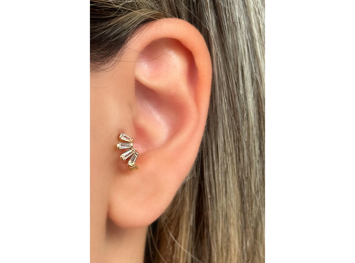 Altın Renk Taş Detaylı Çelik Halka Tragus/Kıkırdak Küpe/Piercing (Tek)