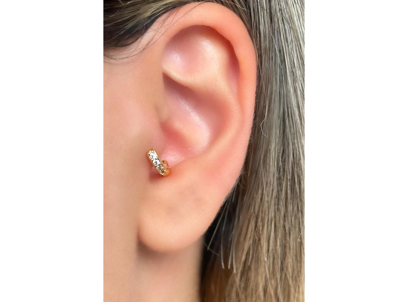 Altın Renk Taş Detaylı Çelik Halka Tragus/Kıkırdak Küpe/Piercing (Tek)