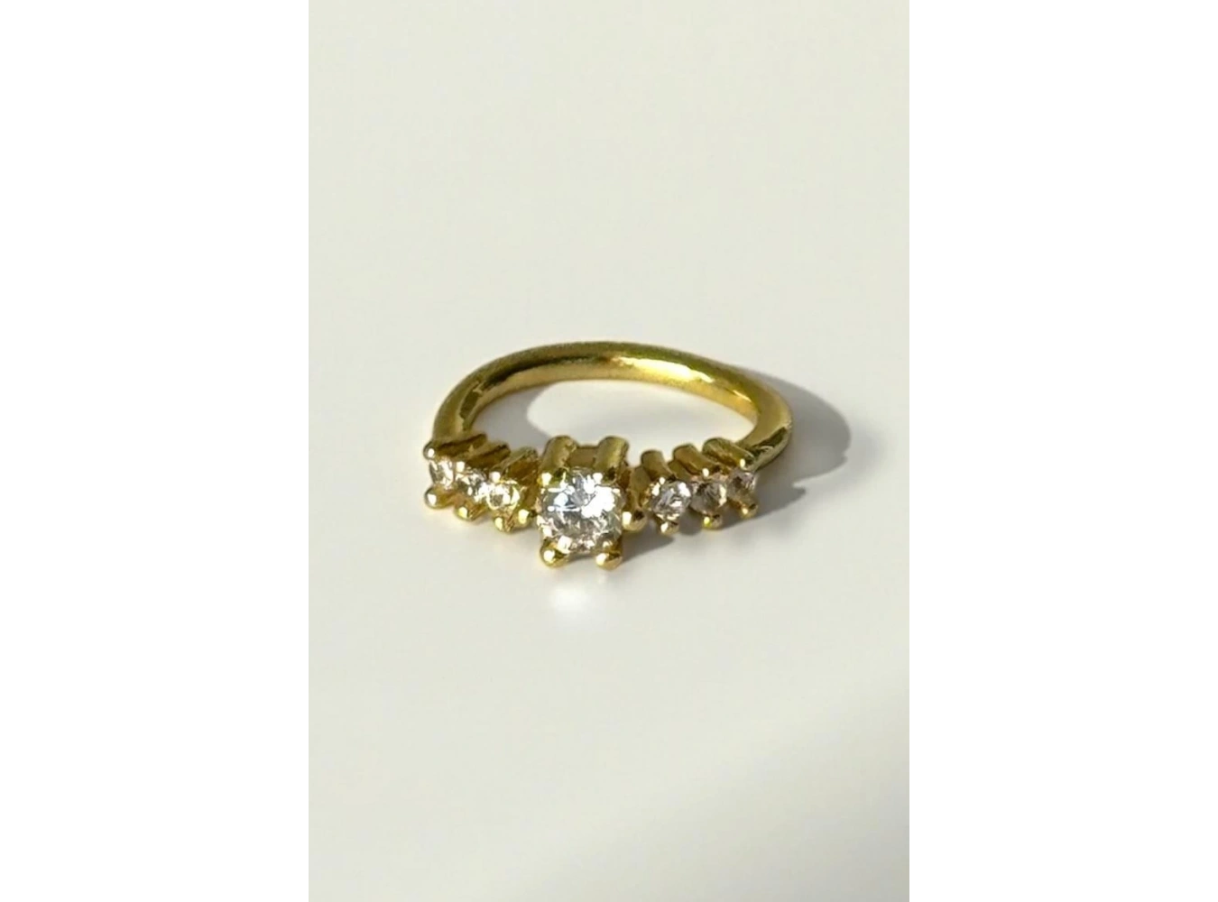 Altın Renk Taş Detaylı Çelik Halka Tragus/Kıkırdak Küpe/Piercing (Tek)