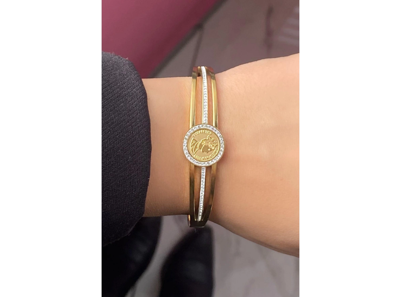 Altın Renk Taş Detaylı Çelik Kelepçe Bileklik