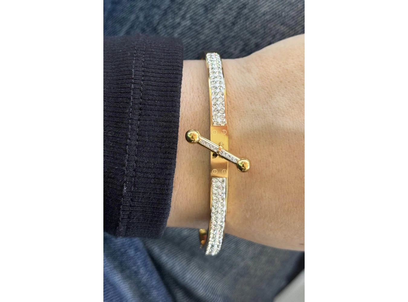 Altın Renk Taş Detaylı Çelik Kelepçe Bileklik