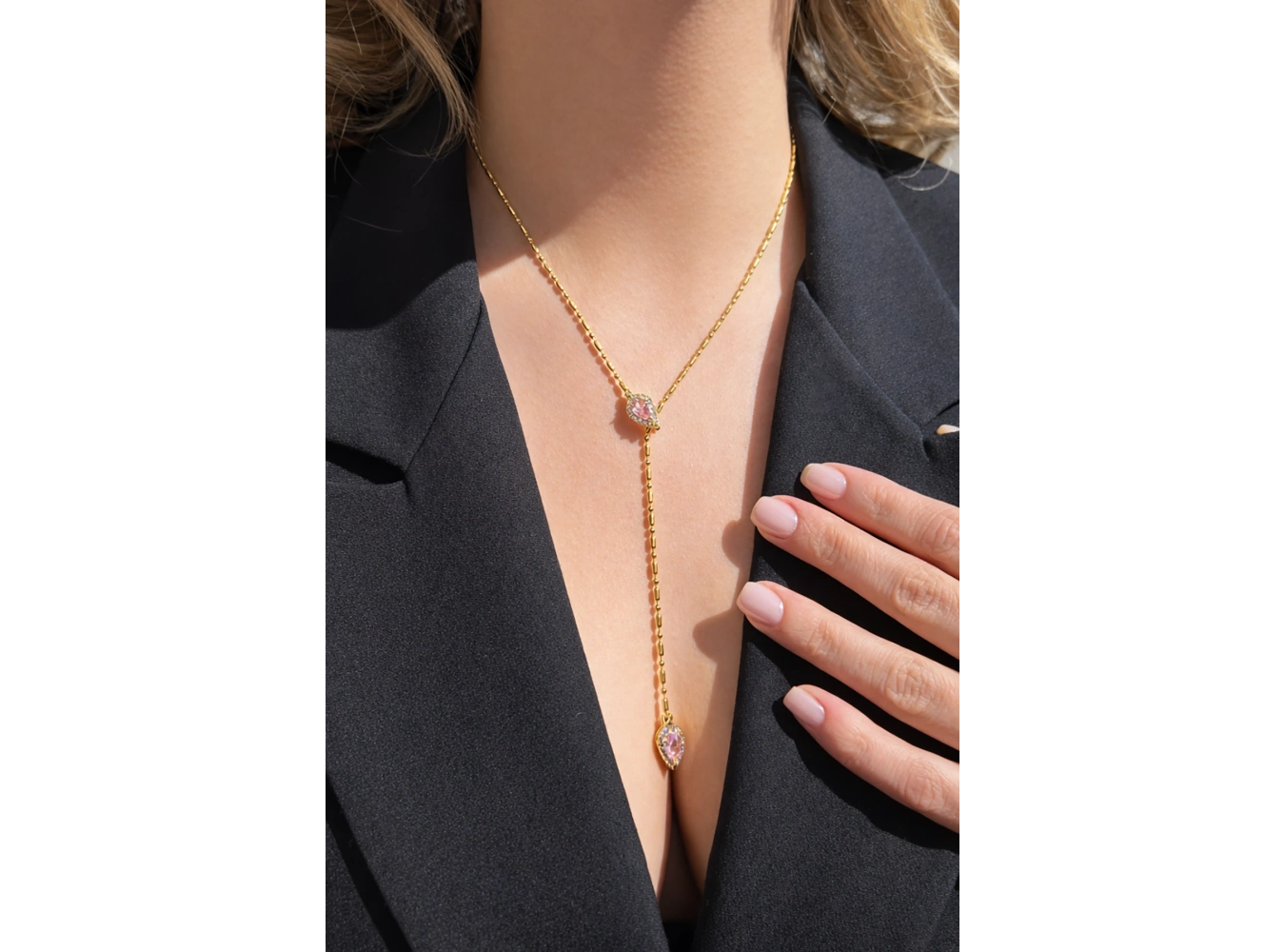 Altın Renk Taş Detaylı Çelik Kolye