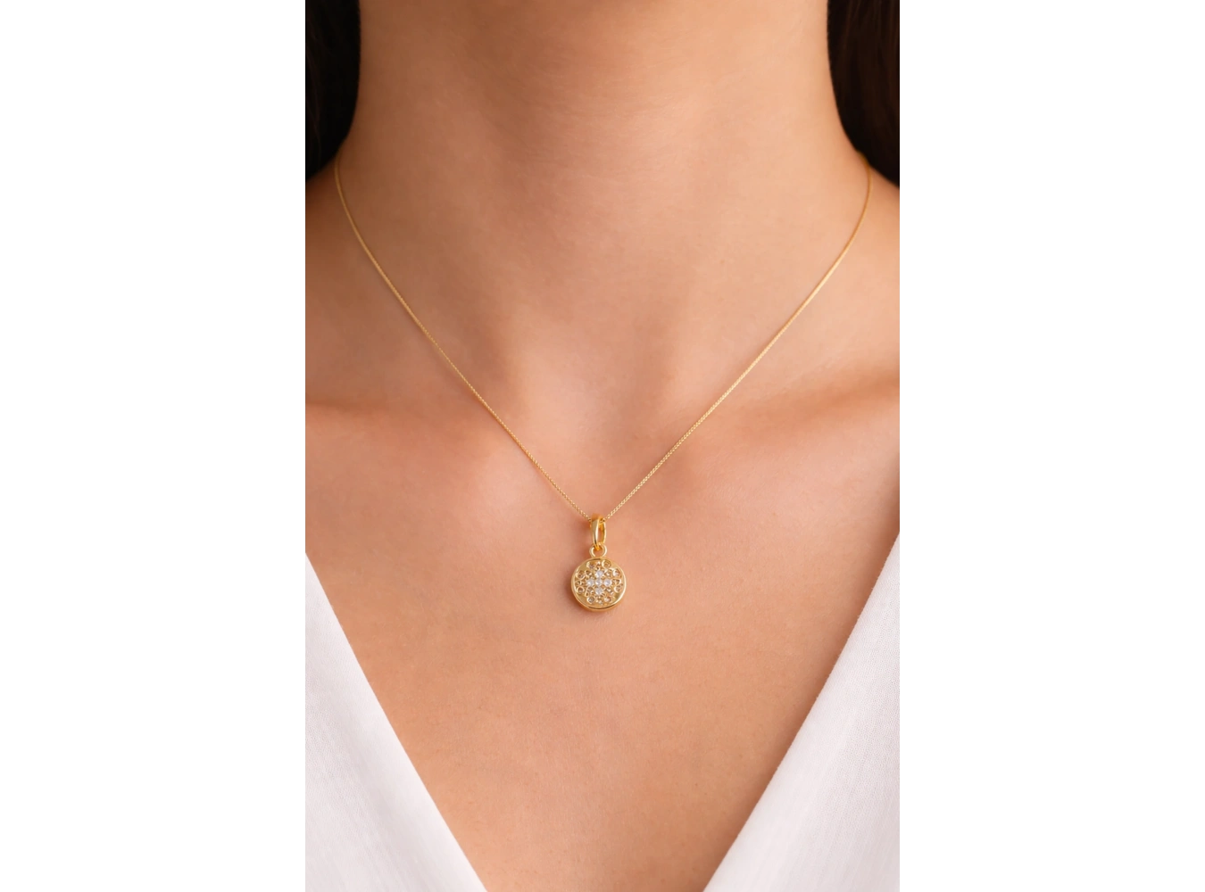 Altın Renk Taş Detaylı Çelik Kolye