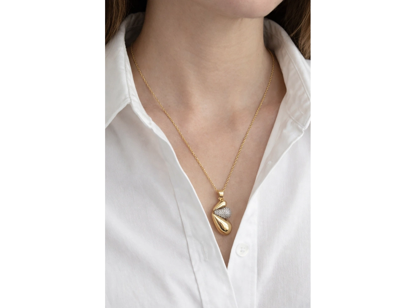 Altın Renk Taş Detaylı Çelik Kolye