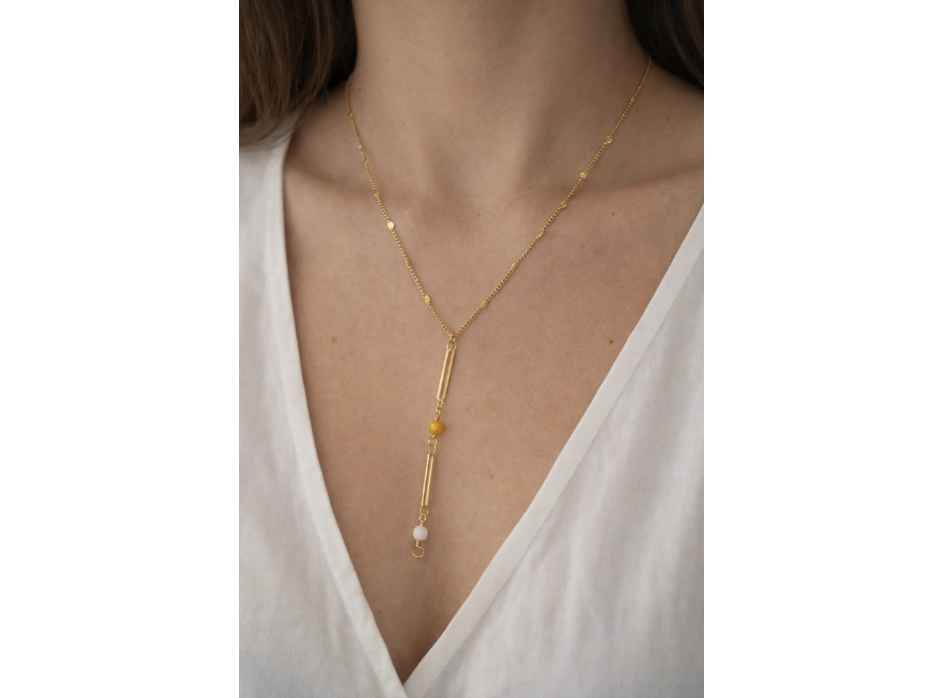 Altın Renk Taş Detaylı Çelik Kolye