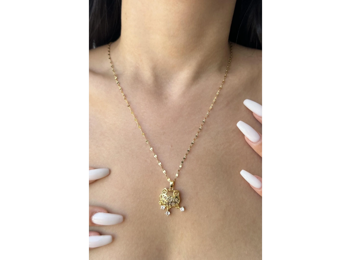 Altın Renk Taş Detaylı Çelik Kolye