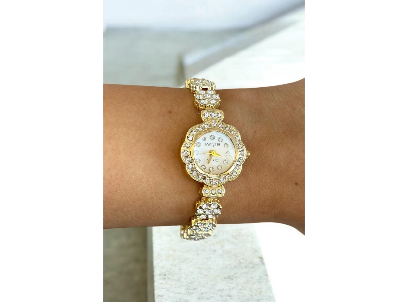 Altın Renk Taş Detaylı Çelik Kordonlu Kadın Saat