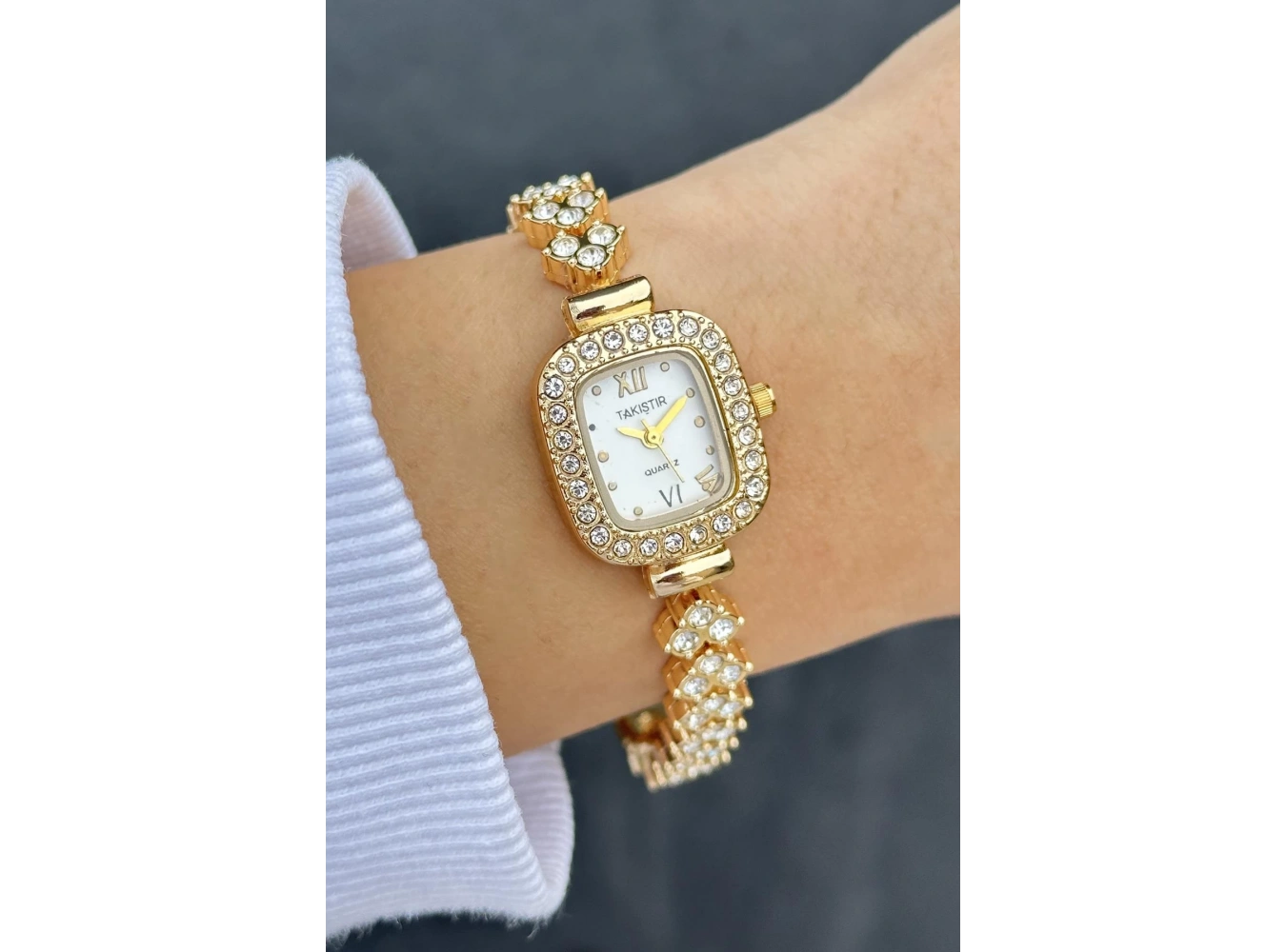 Altın Renk Taş Detaylı Çelik Kordonlu Kadın Saat