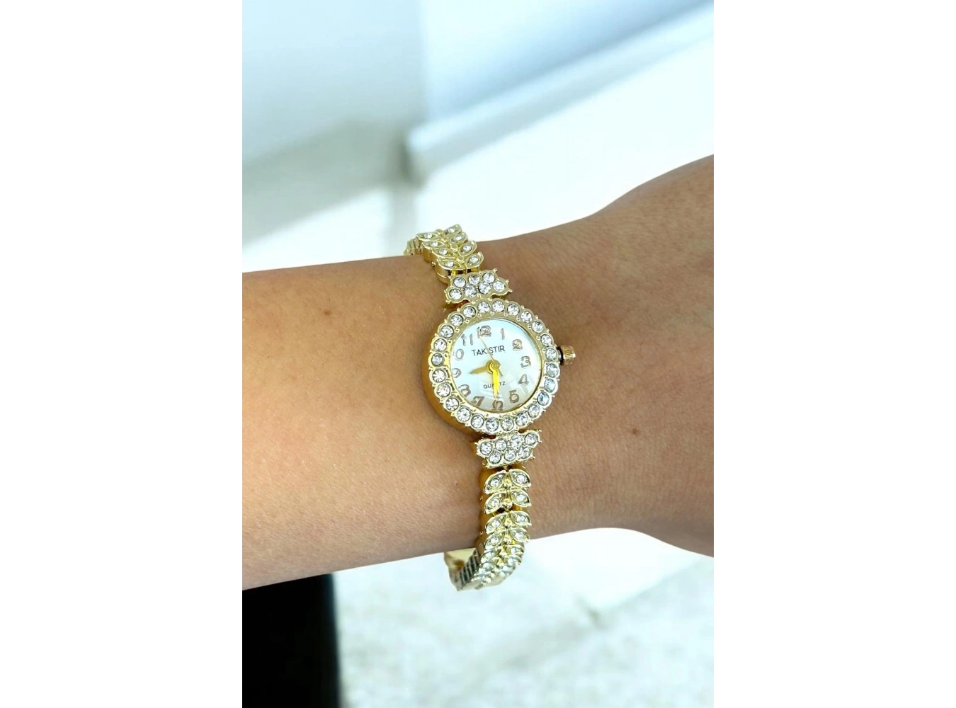 Altın Renk Taş Detaylı Çelik Kordonlu Kadın Saat