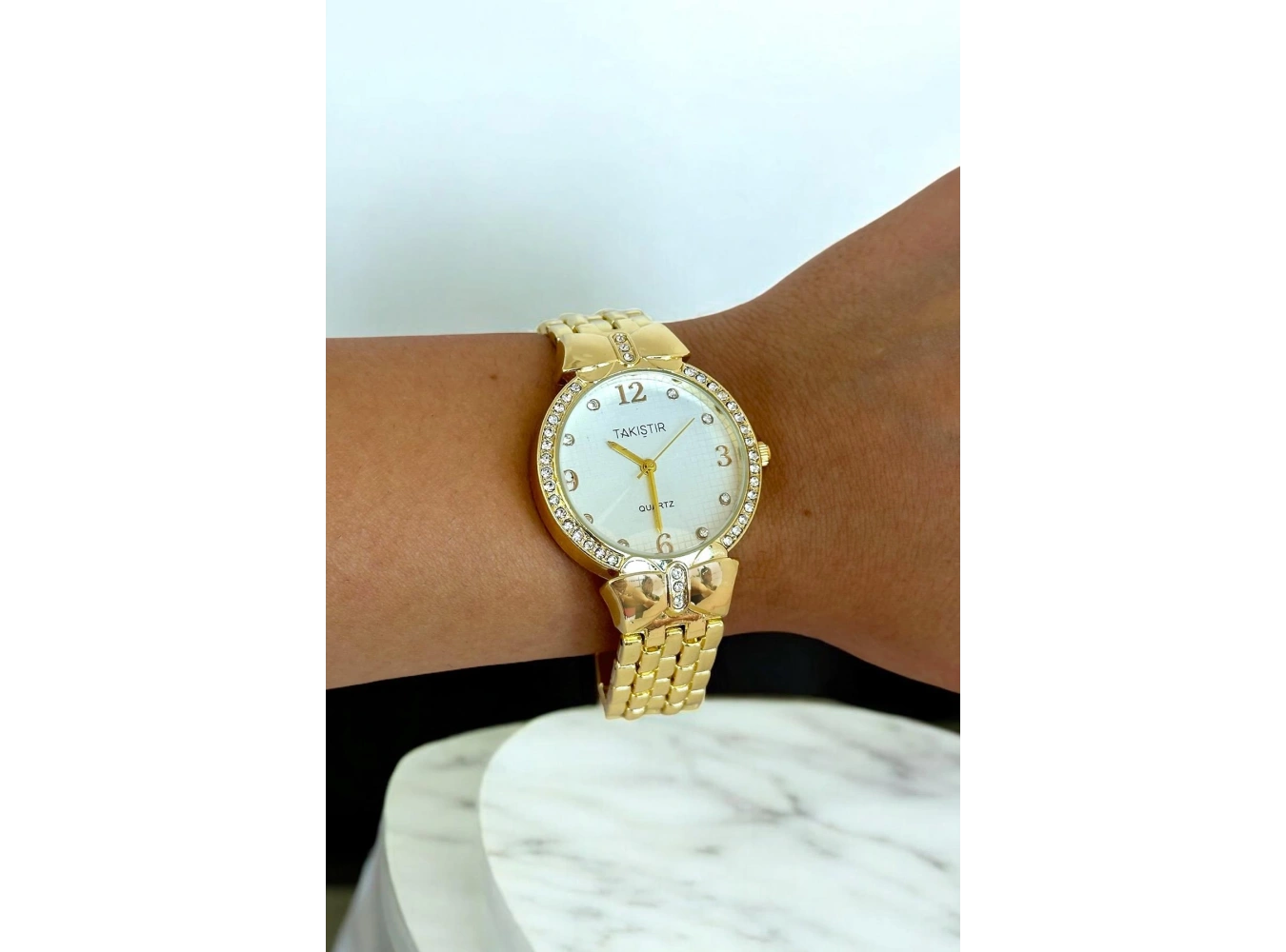 Altın Renk Taş Detaylı Çelik Kordonlu Kadın Saat