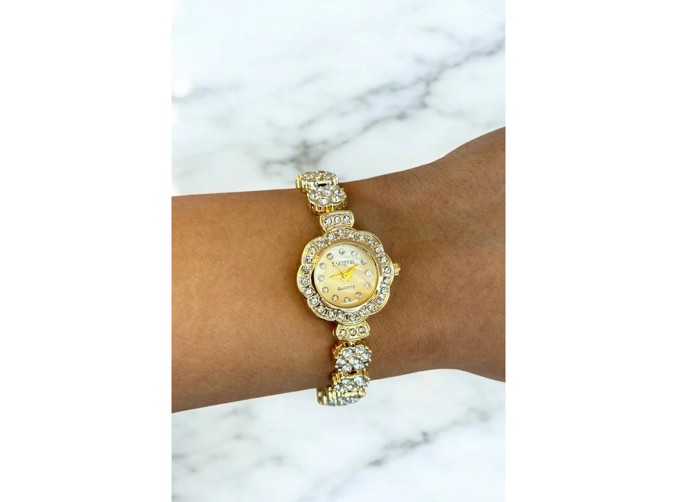 Altın Renk Taş Detaylı Çelik Kordonlu Kadın Saat