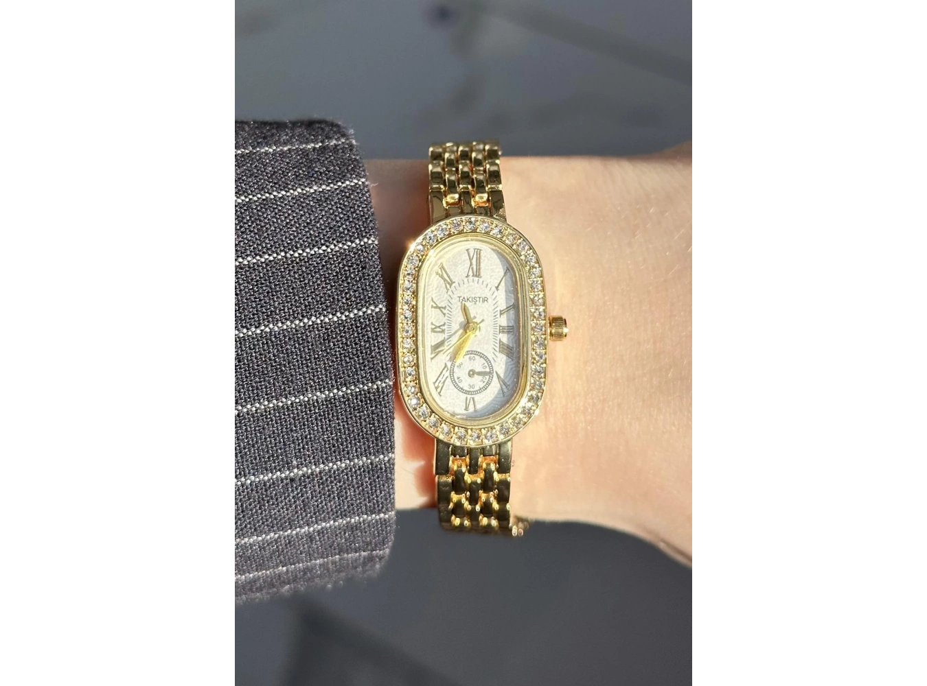 Altın Renk Taş Detaylı Çelik Kordonlu Kadın Saat