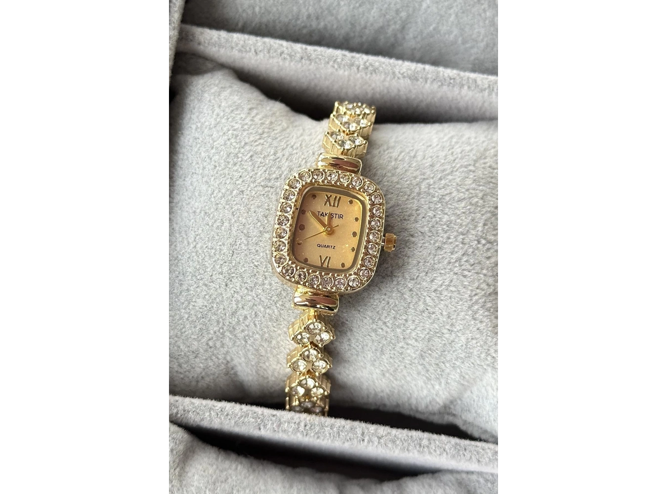 Altın Renk Taş Detaylı Çelik Kordonlu Kadın Saat