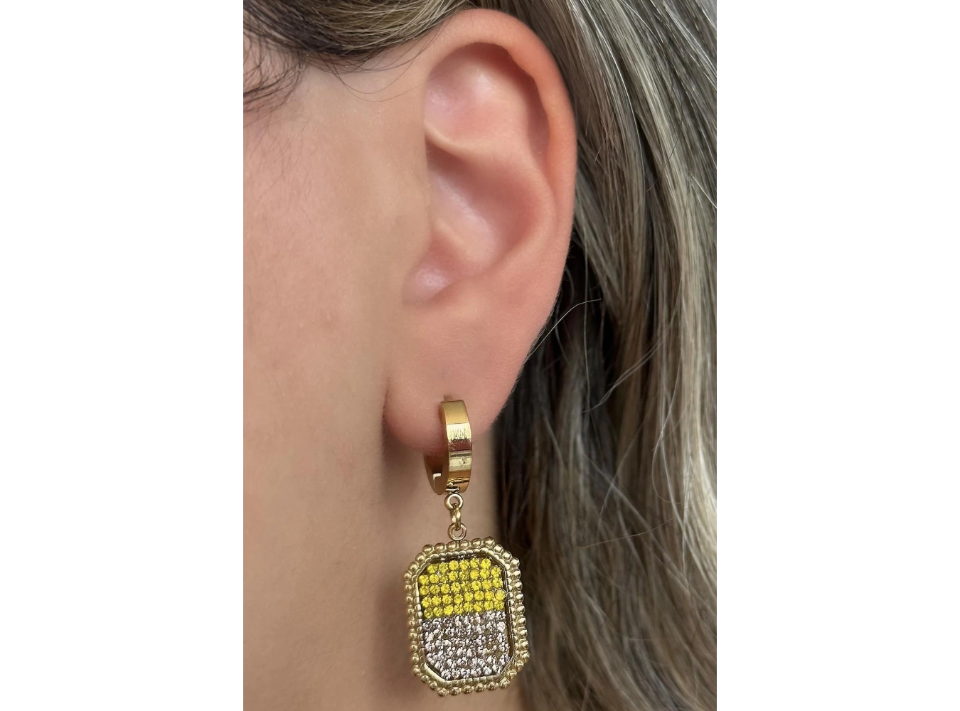 Altın Renk Taş Detaylı Çelik Küpe (Çift)