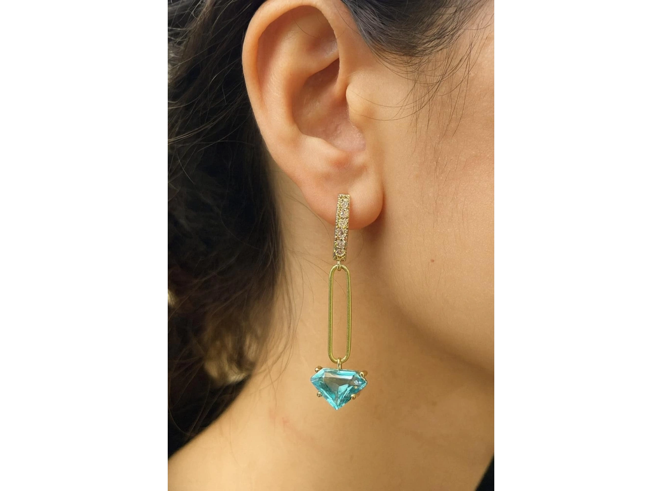 Altın Renk Taş Detaylı Çelik Küpe (Çift)