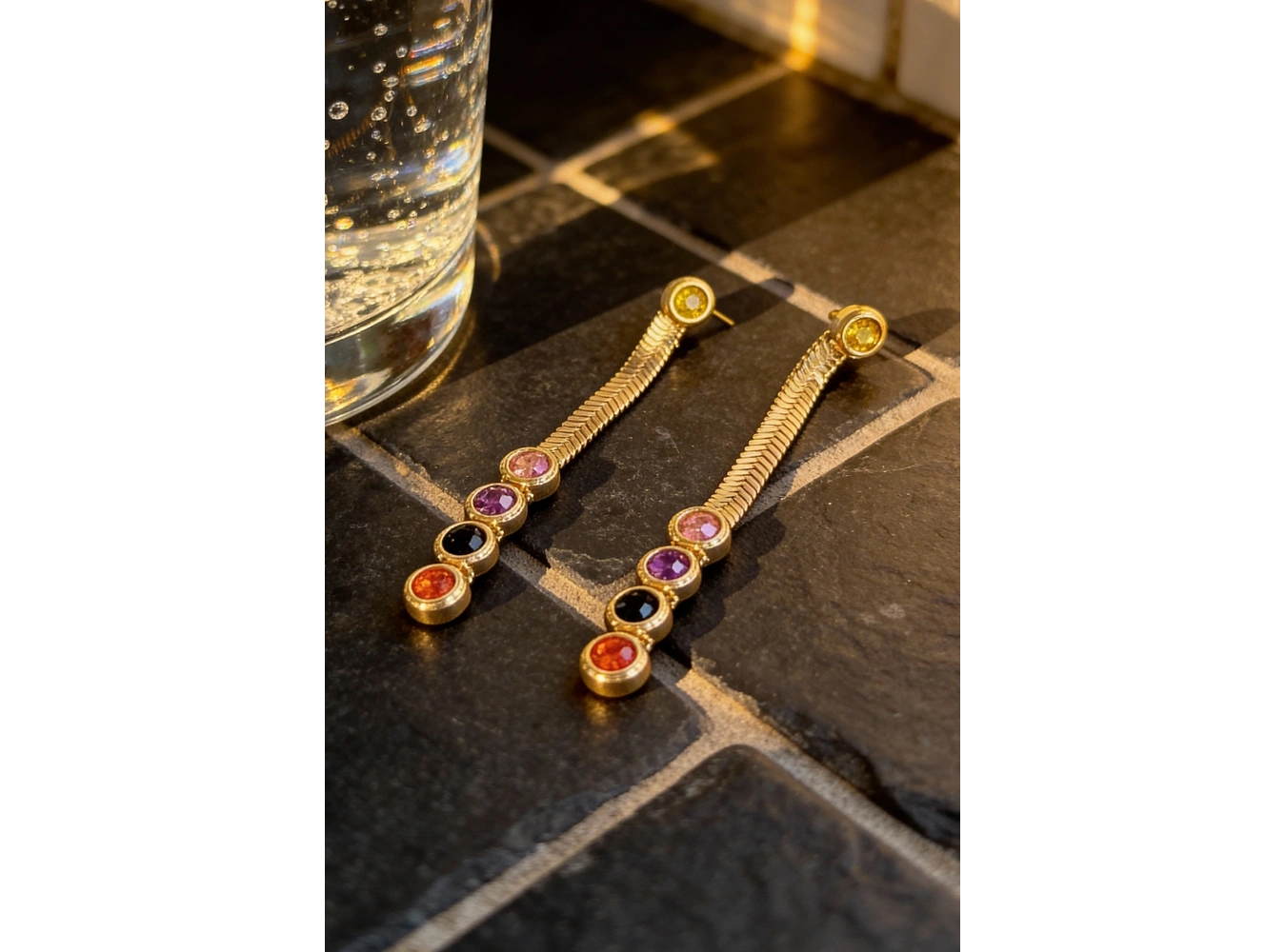 Altın Renk Taş Detaylı Çelik Küpe (Çift)