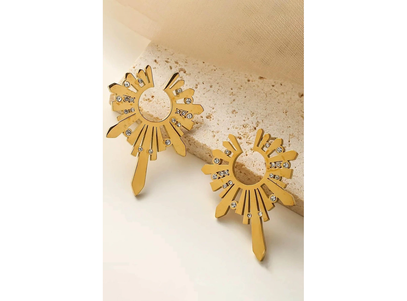 Altın Renk Taş Detaylı Çelik Küpe (Çift)