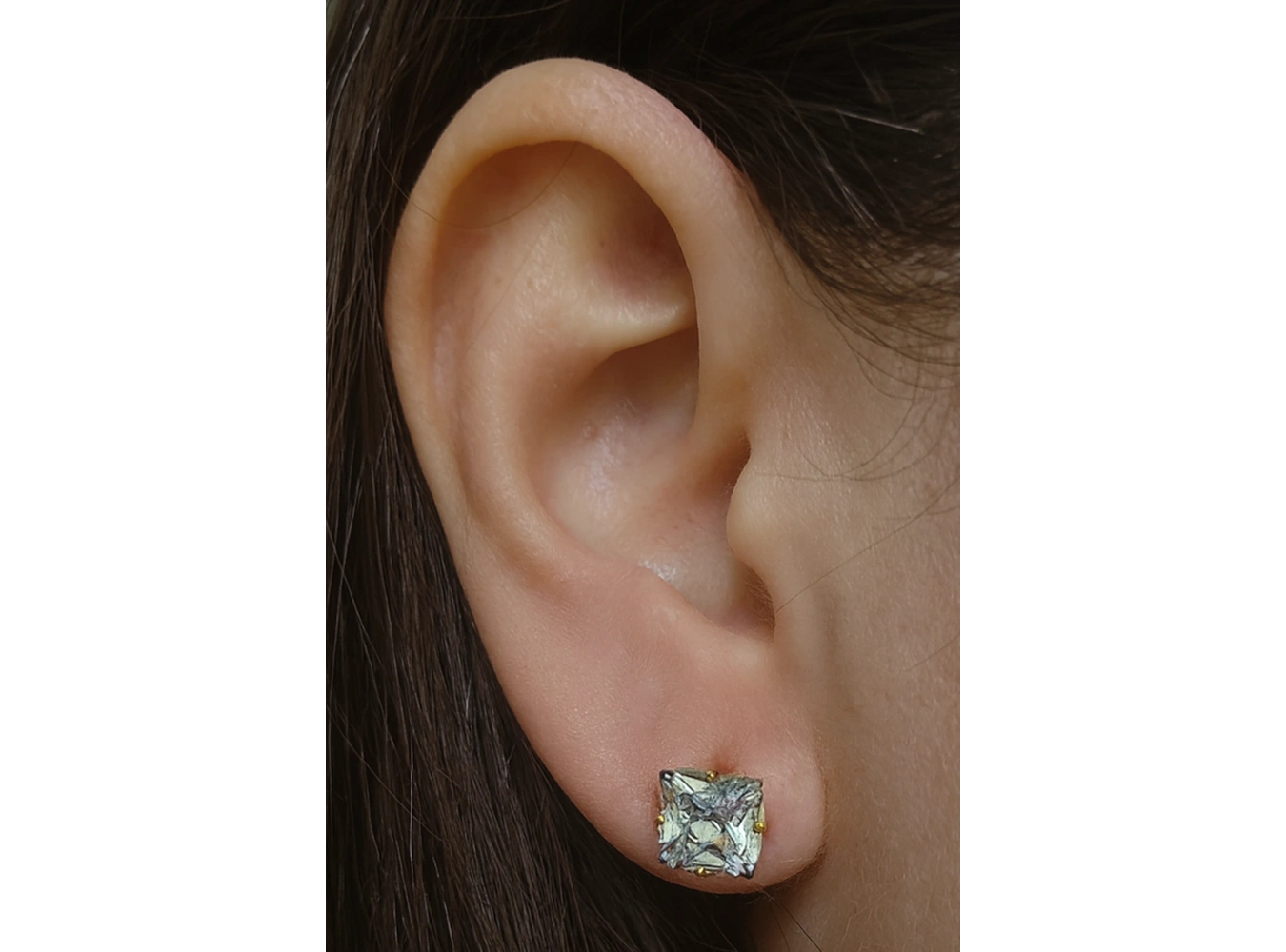 Altın Renk Taş Detaylı Çelik Küpe (Çift)