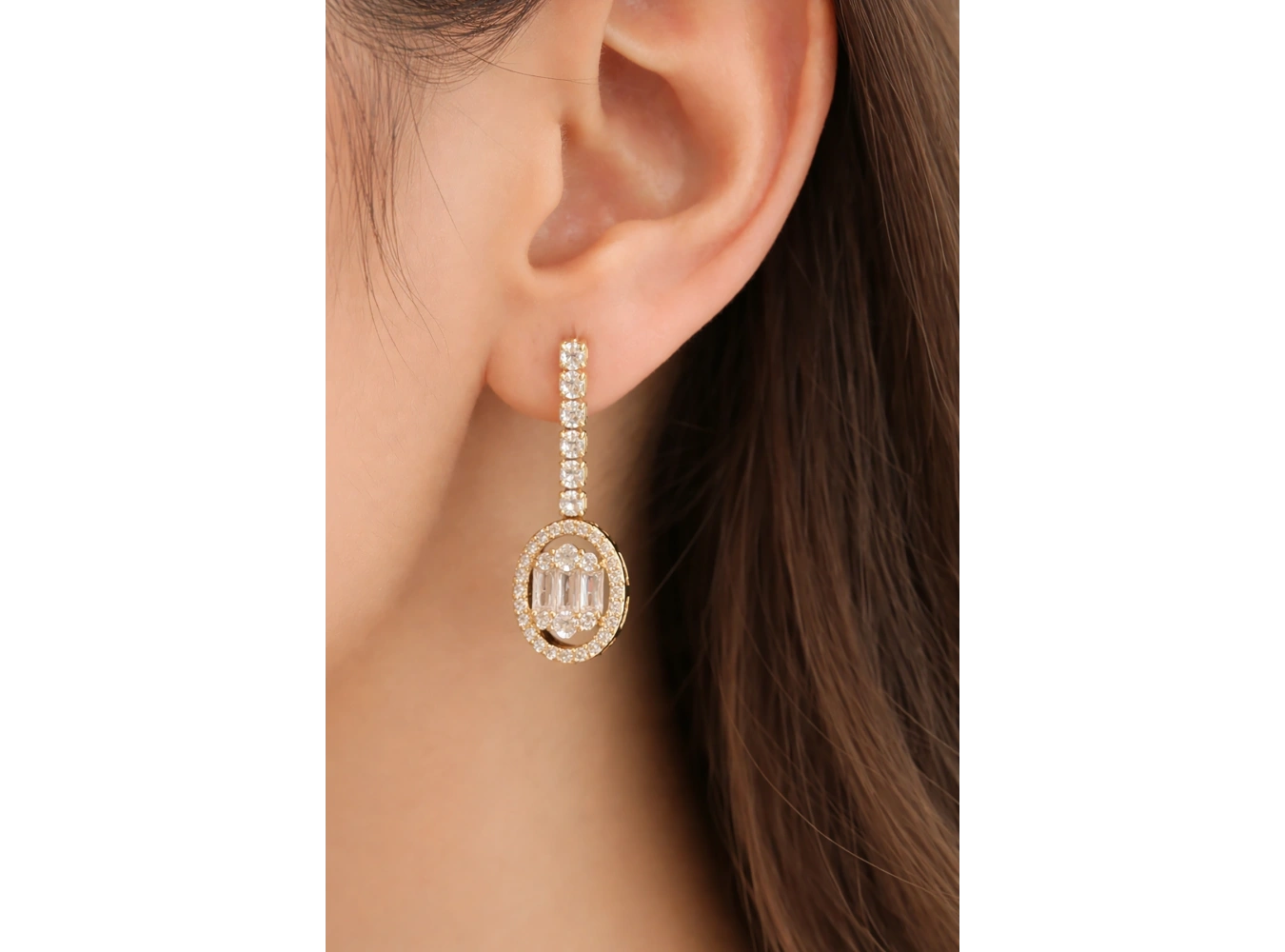 Altın Renk Taş Detaylı Çelik Küpe (Çift)