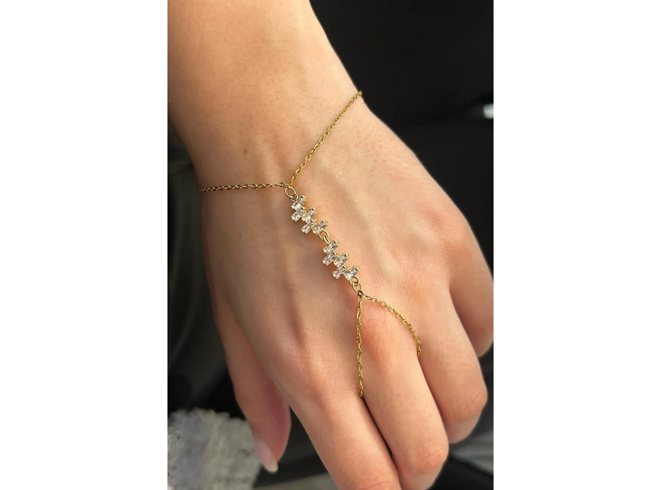 Altın Renk Taş Detaylı Çelik Şahmeran