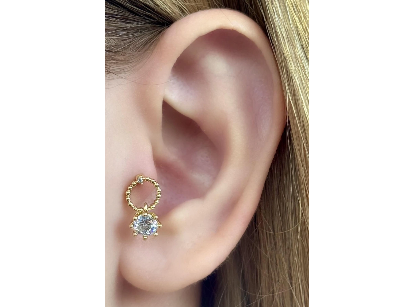 Altın Renk Taş Detaylı Çelik Tragus/Kıkırdak Küpe/Piercing (Tek)