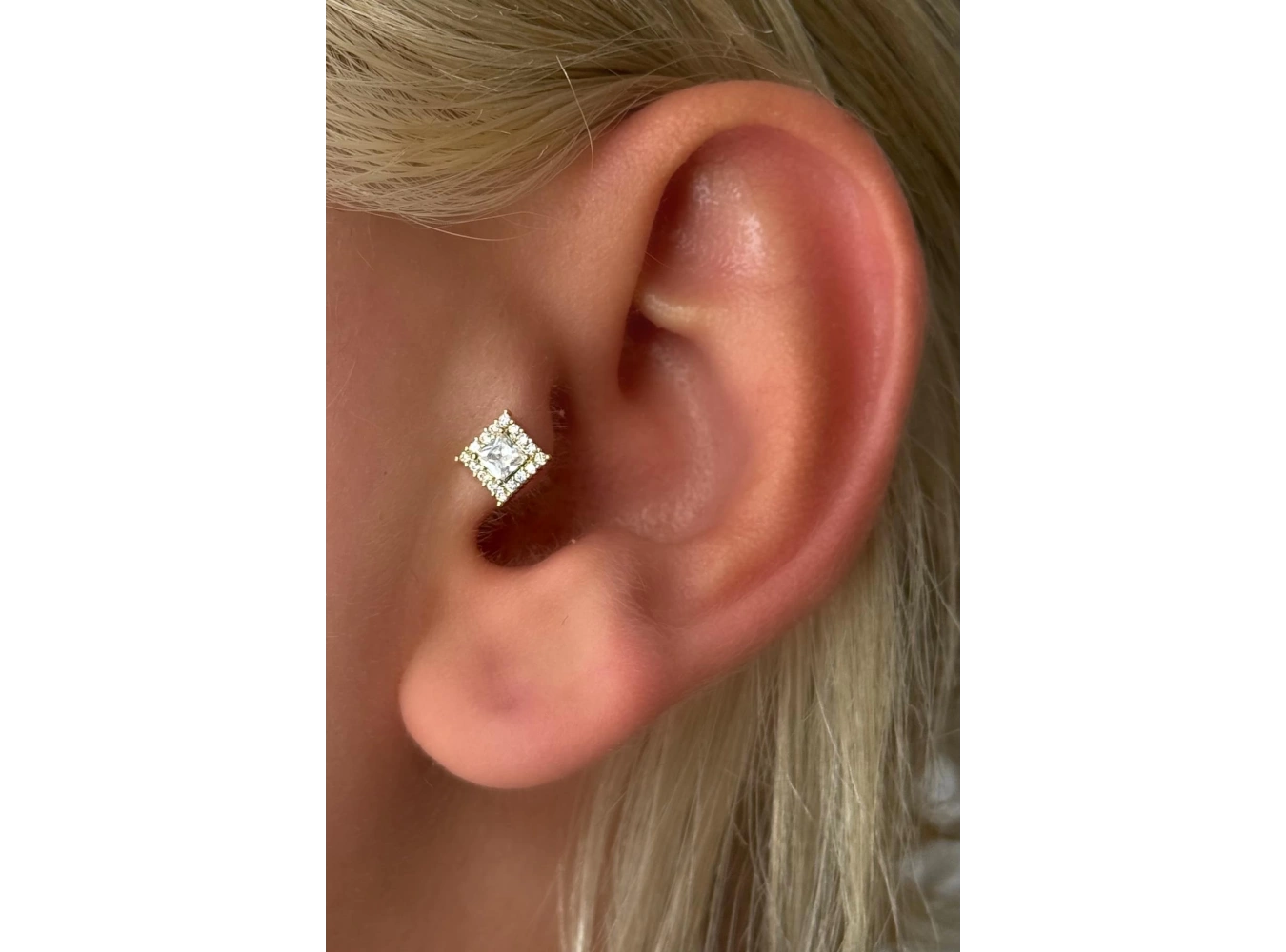 Altın Renk Taş Detaylı Çelik Tragus/Kıkırdak Küpe/Piercing (Tek)
