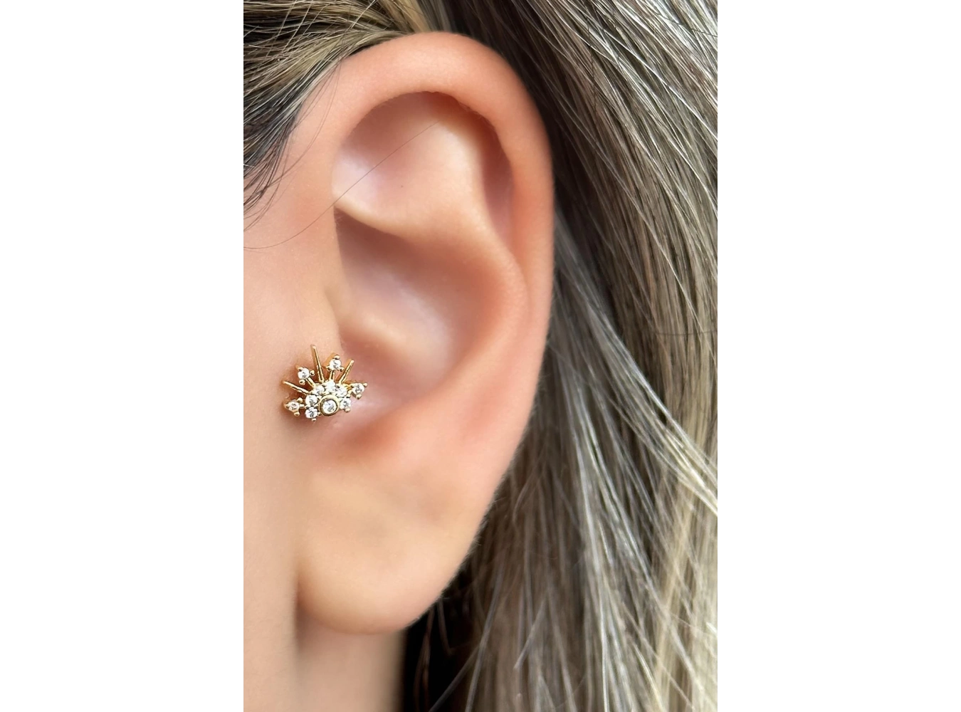 Altın Renk Taş Detaylı Çelik Tragus/Kıkırdak Küpe/Piercing (Tek)