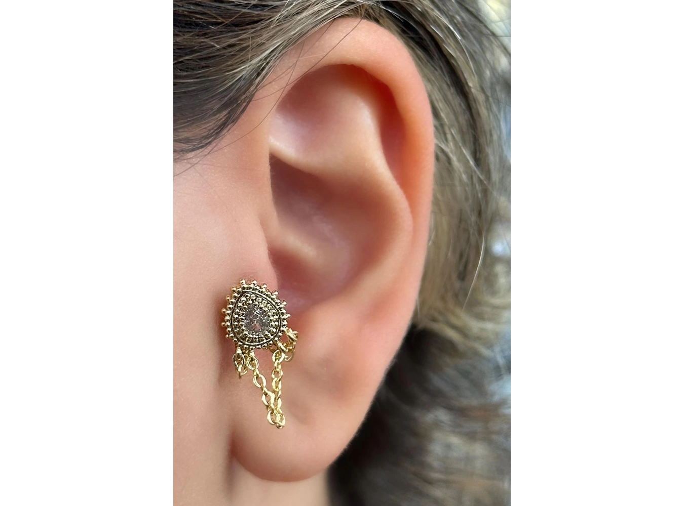 Altın Renk Taş Detaylı Çelik Tragus/Kıkırdak Küpe/Piercing (Tek)