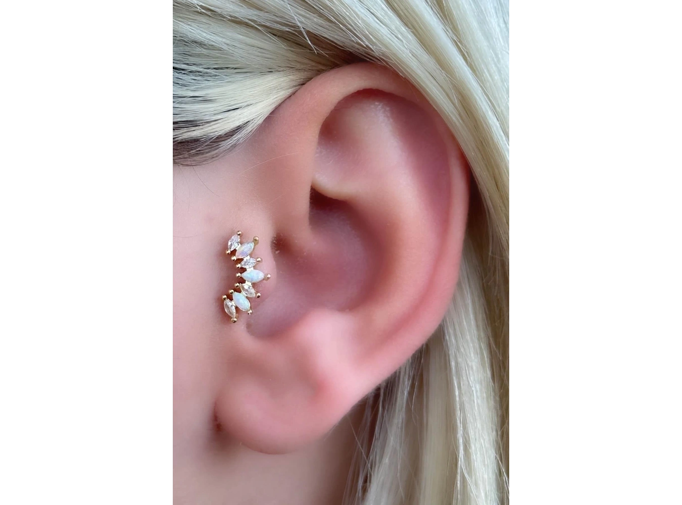 Altın Renk Taş Detaylı Çelik Tragus/Kıkırdak Küpe/Piercing (Tek)