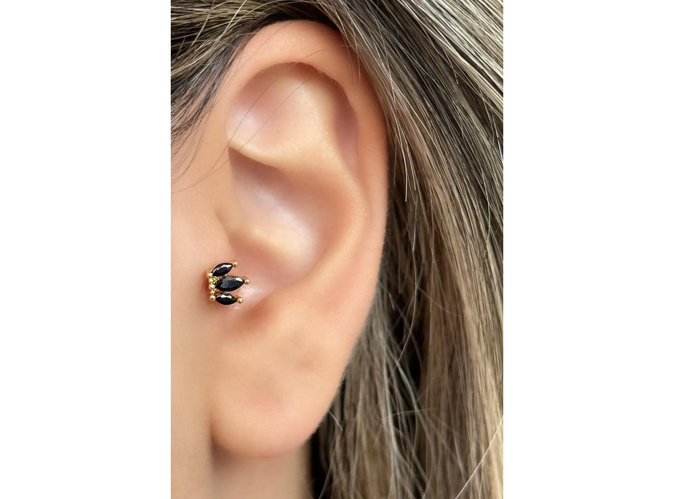 Altın Renk Taş Detaylı Çelik Tragus/Kıkırdak Küpe/Piercing (Tek)