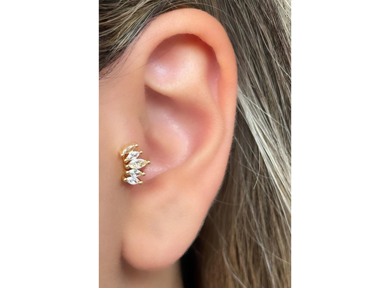 Altın Renk Taş Detaylı Çelik Tragus/Kıkırdak Küpe/Piercing (Tek)
