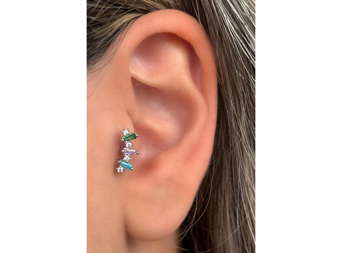 Altın Renk Taş Detaylı Çelik Tragus/Kıkırdak Küpe/Piercing (Tek)