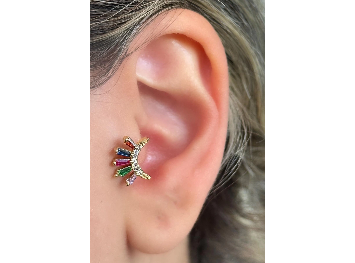 Altın Renk Taş Detaylı Çelik Tragus/Kıkırdak Küpe/Piercing (Tek)