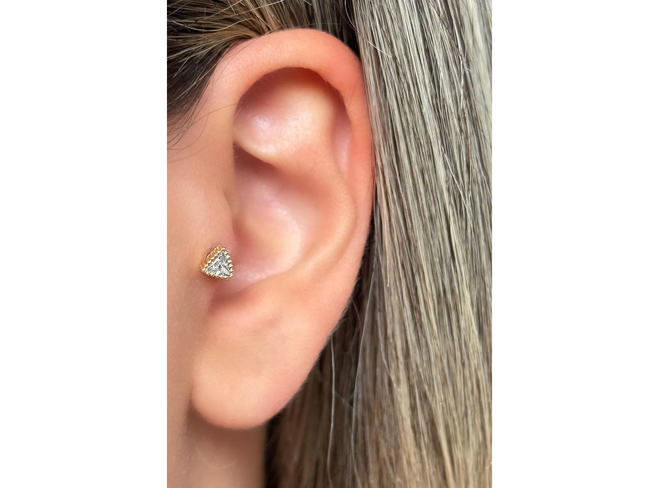 Altın Renk Taş Detaylı Çelik Tragus/Kıkırdak Küpe/Piercing (Tek)