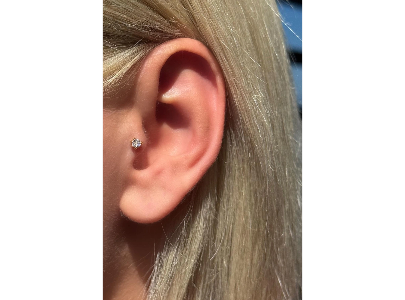 Altın Renk Taş Detaylı Çelik Tragus/Kıkırdak Küpe/Piercing (Tek)