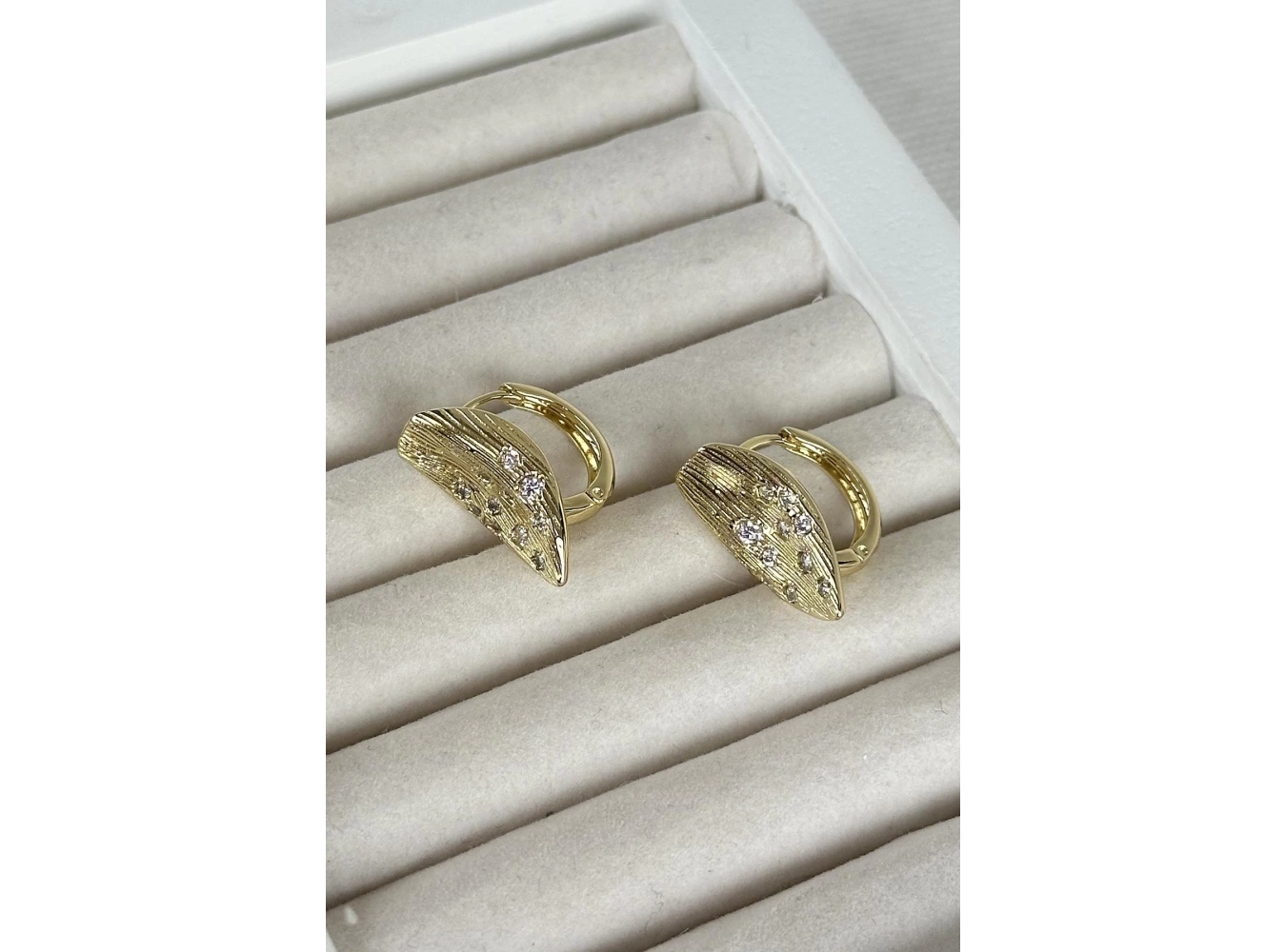 Altın Renk Taş Detaylı Çelik Xuping Küpe (Çift)