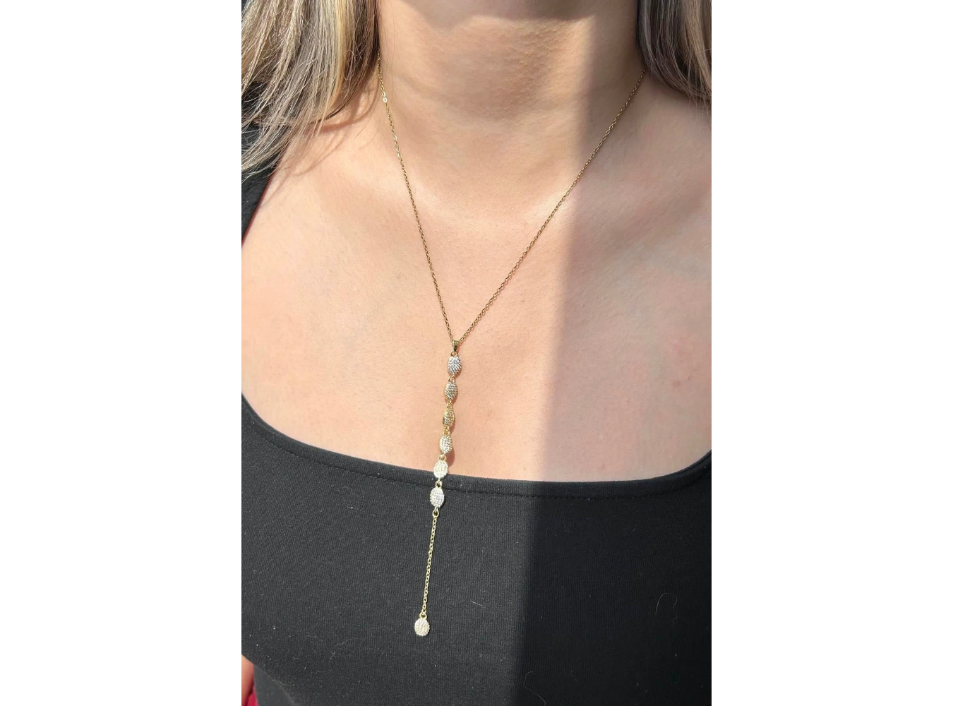 Altın Renk Taş Detaylı Çelik Y Kolye