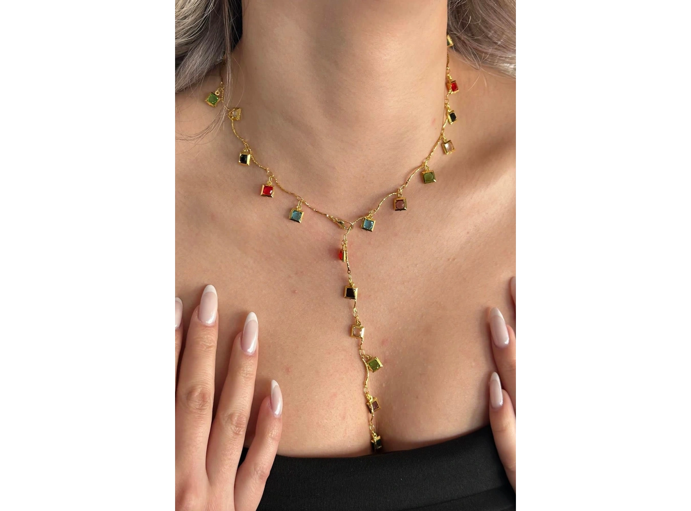 Altın Renk Taş Detaylı Çelik Y Kolye