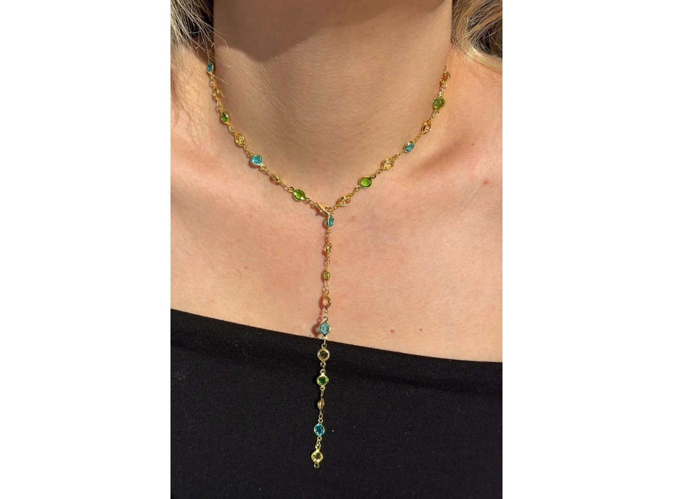 Altın Renk Taş Detaylı Çelik Y Kolye